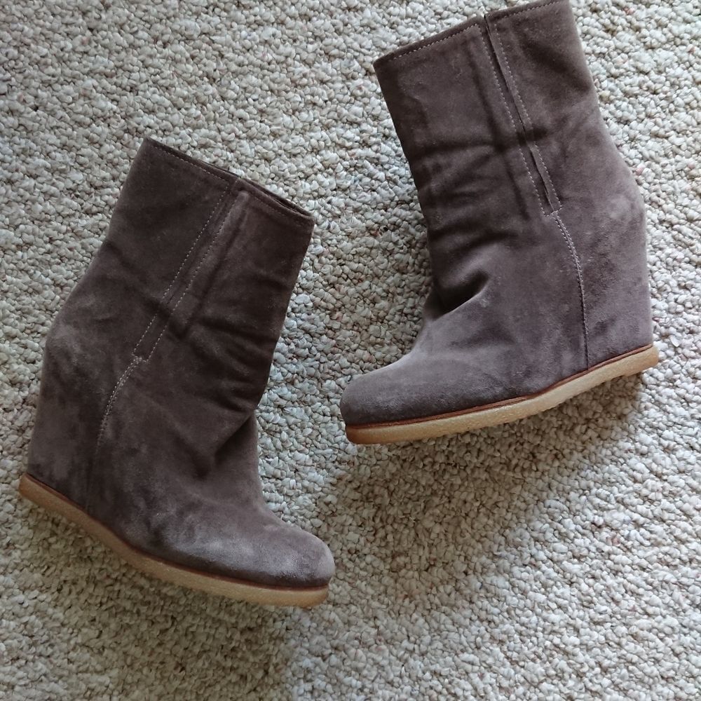 Stuart Weitzman Seal Bootscout Suede Wedge Ankle Boots size 38.5
